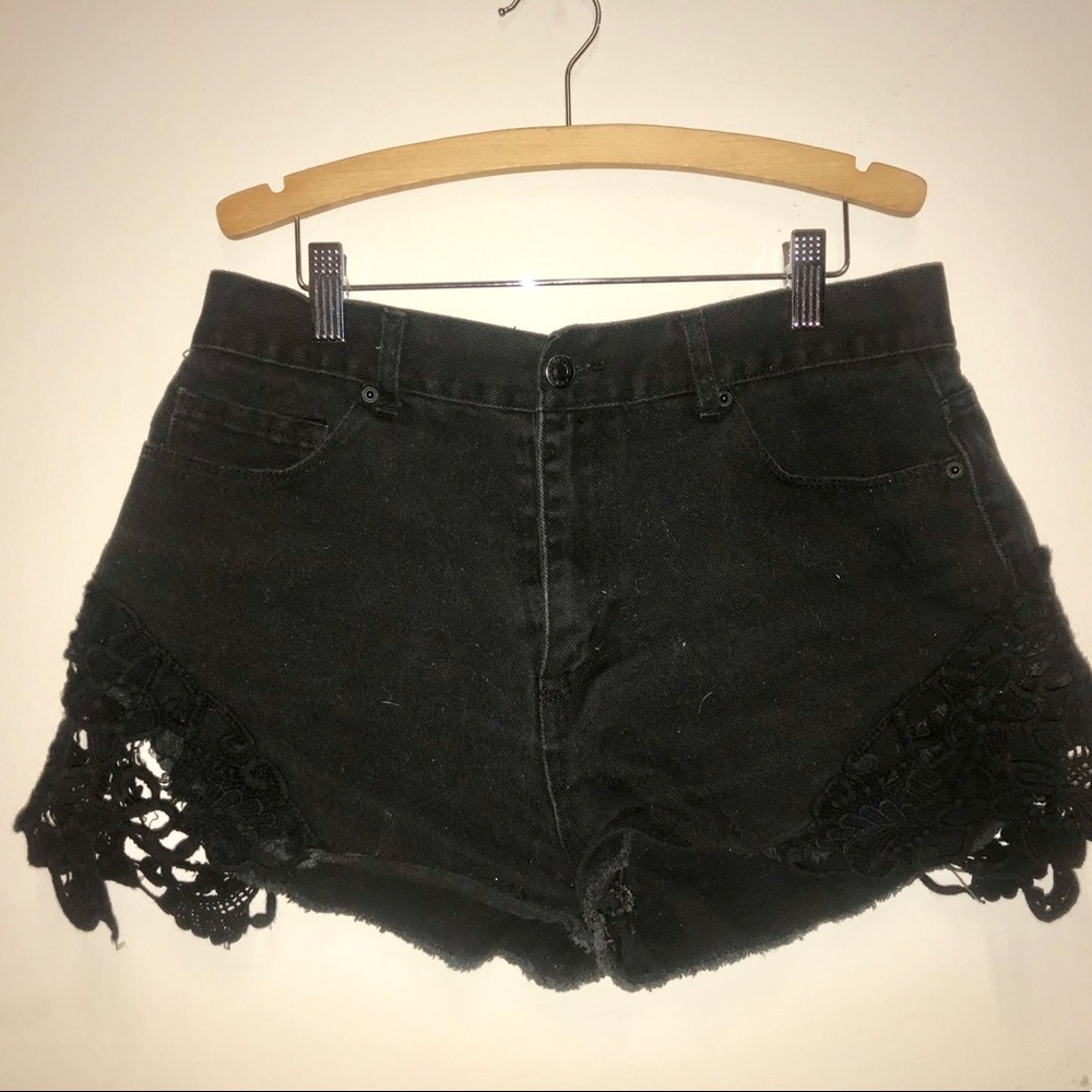 Size 29 Black forever 21 shorts!